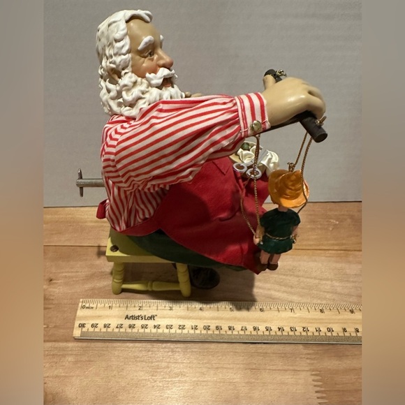 Kurt S. Adler “Gepetto Santa” Musical Figurine with Puppet - Picture 13 of 14
